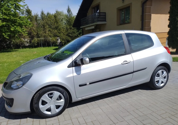 Renault Clio cena 8900 przebieg: 210000, rok produkcji 2005 z Kalety małe 466